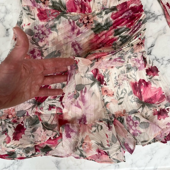 Bloggers Favorite Express metallic floral one shoulder pleated ruffled romper XS - Picture 7 of 16